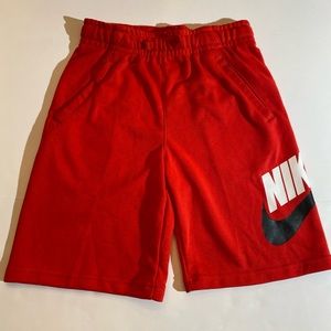 Nike with tags Boys Sports Wear Club Short CK0509-657.